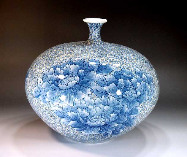 有田焼・伝統工芸・総手描き染付金彩唐草牡丹絵飾り花瓶陶芸作家 藤井錦彩 作