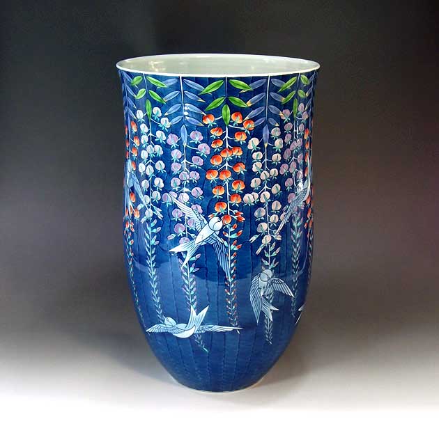 有田焼・伝統工芸・総手描き色鍋島様式藤燕絵花瓶陶芸作家 藤井錦彩 作