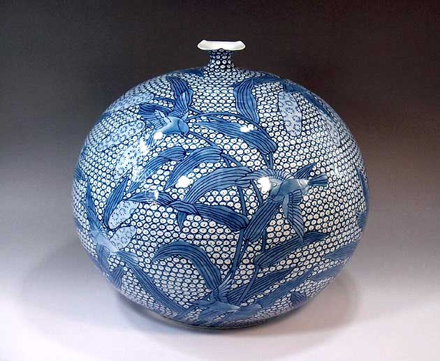 有田焼・伝統工芸・総手描き染付雀絵飾り花瓶陶芸作家 藤井錦彩 作