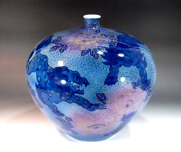 有田焼・伝統工芸・総手描き染錦金彩釉裏紅獅子牡丹絵飾り花瓶陶芸作家 藤井錦彩 作