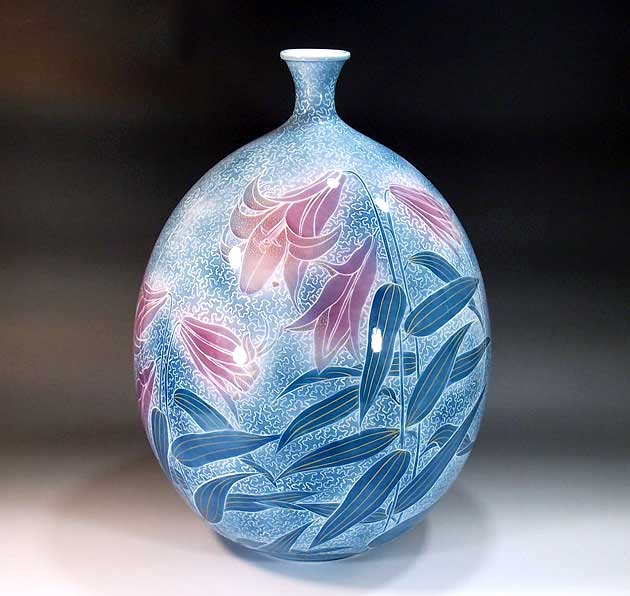 有田焼・伝統工芸・総手描き金彩釉裏紅墨弾き百合絵飾り花瓶陶芸作家 藤井錦彩 作