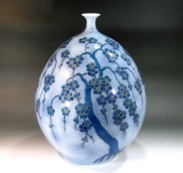 有田焼・伝統工芸・総手描き和紙染金彩枝垂れ梅絵飾り花瓶陶芸作家 藤井錦彩 作