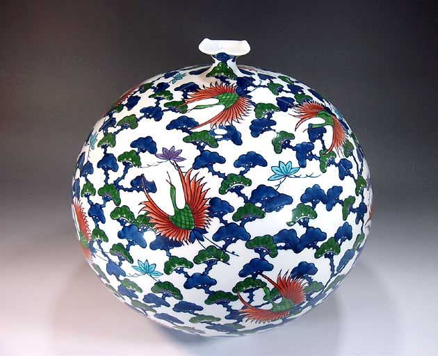 有田焼・伝統工芸・総手描き色鍋島様式松鶴絵飾り花瓶陶芸作家 藤井錦彩 作 [2]