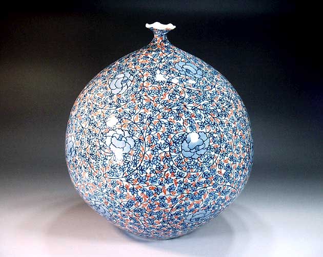 有田焼・伝統工芸・総手描き色鍋島様式牡丹唐草文様飾り花瓶陶芸作家 藤井錦彩 作