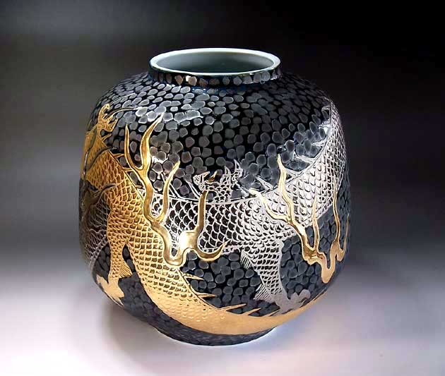 有田焼・伝統工芸・総手描き鉄釉金彩・プラチナ彩龍絵花瓶陶芸作家 藤井錦彩 作 [2]