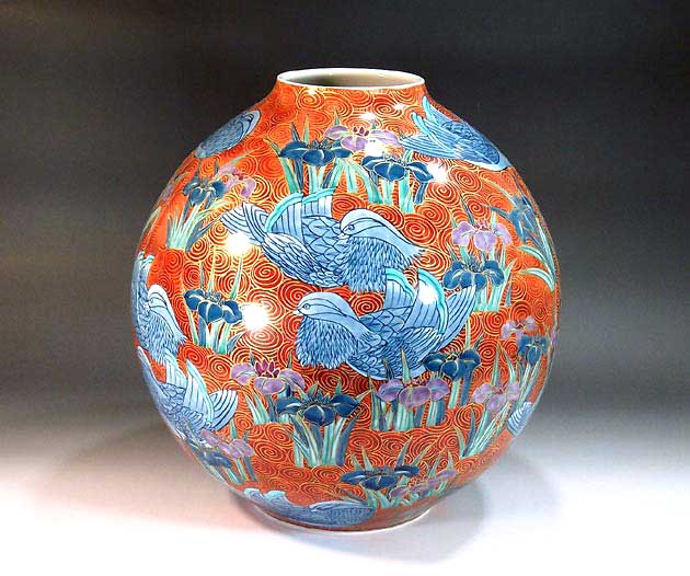 有田焼・伝統工芸・総手描き金欄手鴛鴦菖蒲絵飾り花瓶陶芸作家 藤井錦彩 作