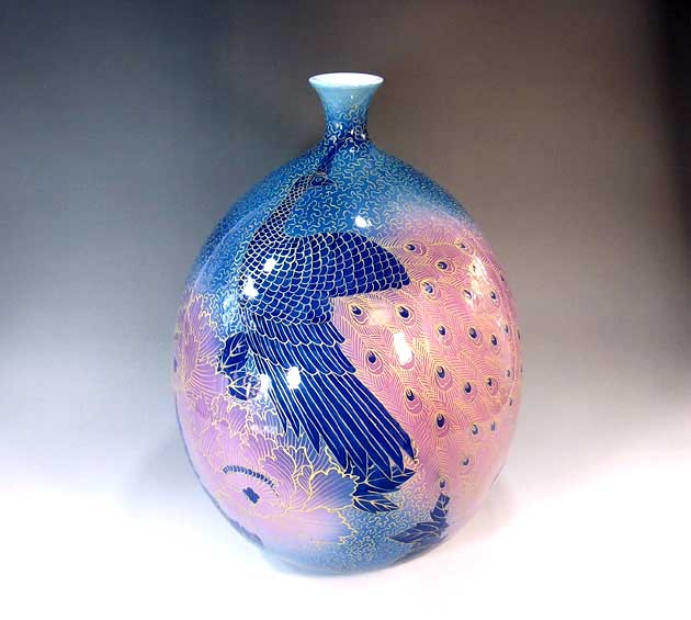有田焼・伝統工芸・総手描き染錦金彩釉裏紅孔雀牡丹絵飾り花瓶陶芸作家 藤井錦彩 作