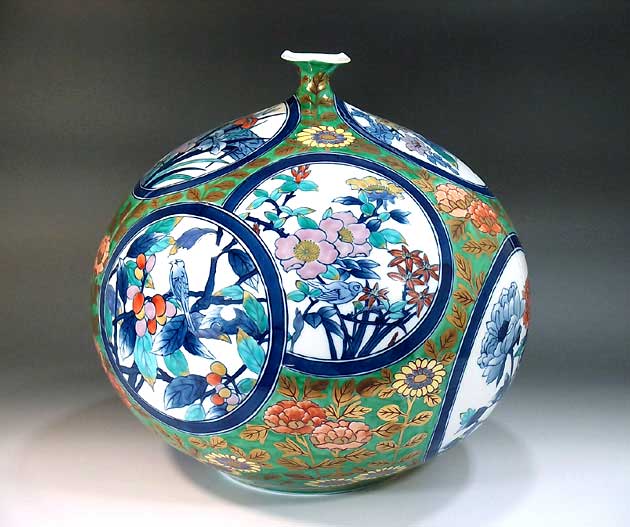 有田焼・伝統工芸・総手描き古伊万里様式金欄手花絵飾り花瓶陶芸作家 藤井錦彩 作