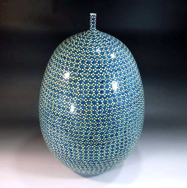 有田焼・伝統工芸・総手描き色鍋島様式梅花文様飾り花瓶陶芸作家 藤井錦彩 作