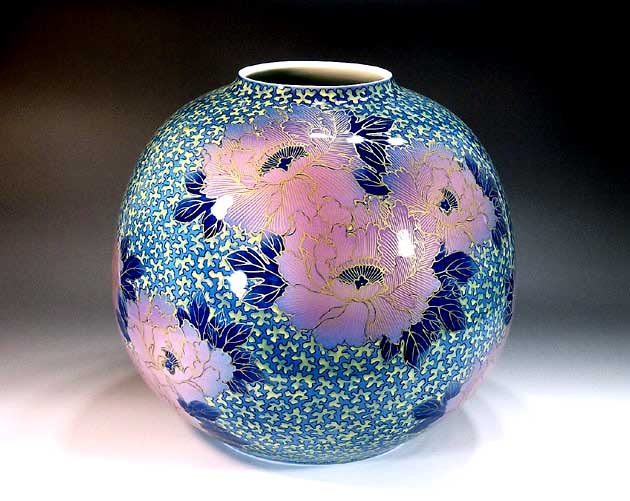 有田焼・伝統工芸・総手描き金彩釉裏紅牡丹絵飾り花瓶陶芸作家 藤井錦彩 作