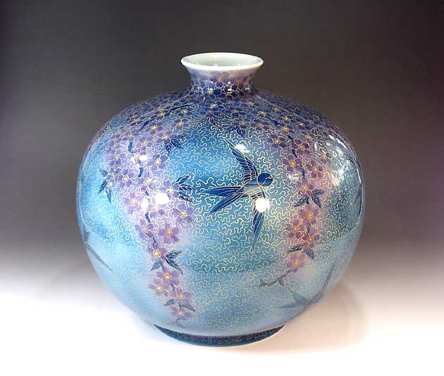 有田焼・伝統工芸・総手描き染錦金彩釉裏紅桜燕絵飾り花瓶陶芸作家 藤井錦彩 作