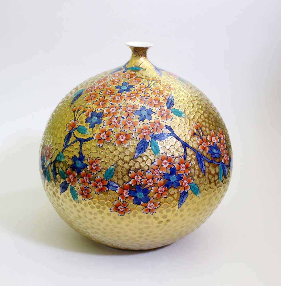 有田焼・伝統工芸・総手描き染錦黄金桜絵飾り花瓶陶芸作家 藤井錦彩 作