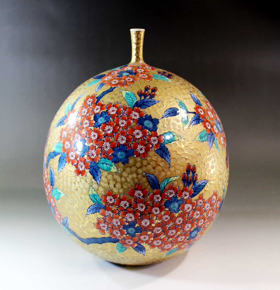 有田焼・伝統工芸・総手描き染錦黄金桜絵飾り花瓶陶芸作家 藤井錦彩 作