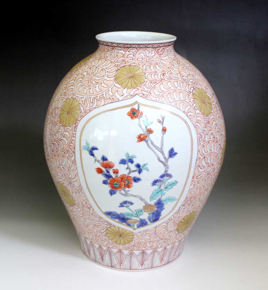 有田焼・伝統工芸・総手描き古伊万里様式金彩菊唐草割花絵飾り花瓶陶芸作家 藤井錦彩 作