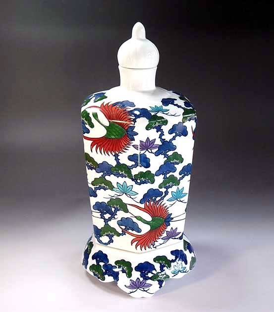 有田焼・伝統工芸・総手描き色鍋島様式松鶴絵六角壺陶芸作家 藤井錦彩 作