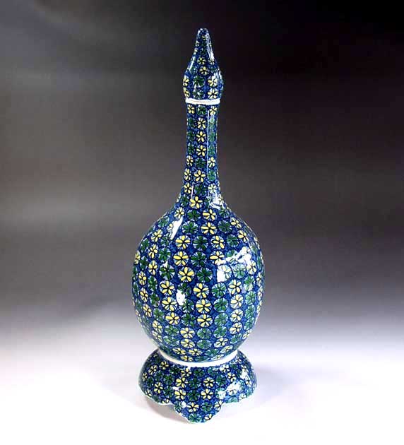 有田焼・伝統工芸・総手描き色鍋島様式花散らし文様飾り壺陶芸作家 藤井錦彩 作