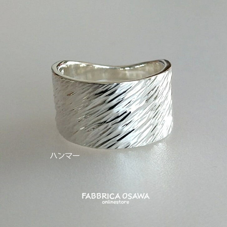 FABBRICA OSAWA 楽天市場店の幅広 シルバーリング 950銀 0号〜5.5号 1号 2号 3号 4号 5号 シンプル SILVER SV 950 サイズ 半番対応 ピンキーリング ピンキー ハンマー 縦長槌目 テクスチャー ラウンド槌目 シルバー950 SILVER950｜アングル3