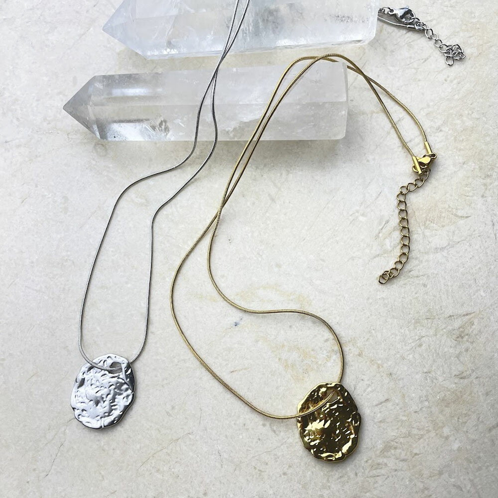 『ラフドロップ ペンダント』ドロップ モチーフ ステンレス 凸凹 サージカルステンレス アレルギー対応 金属アレルギー対応 ゴールド シルバー クール 大ぶり かっこいい レディース カジュアル 【メール便 送料無料】
