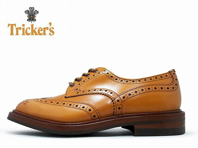 ブランド TRICKER'S / トリッカーズ Tricker'sはハンドメイド及びベンチメイドの最高級紳士靴を製造しています。 1829年に創立され、現在も創立者の子孫が経営する当社は素材と職人技を追及する伝統とエレガントなスタイルで知られています。 Tricker'sの製品は、タウンで、カントリーで常に最高の逸品を要求する目の高いお客様を客層とする世界に名の知れた有名小売店で販売されており、最高級のTricker'sという名声を維持し続けています。また、ロンドンの直営店舗には英国王室チャールズ皇太子御用達の紋章が掲げられ、その品質を証明しています。近年、Tricker'sのカントリーラインという、もともとハンティング等に使用されていたヘビーデューティー仕様のブーツやシューズがファッションとして注目されており、Paul Smith等の別注品も手掛けるなど、ファッション性も高く評価されています。カントリーブーツの人気が先行しているTricker'sですが、もともとはドレスシューズのメーカーで、チャールズ皇太子も同シリーズを履いています。 オーセンティックでスマートな木型を使用しながらも程より足入れ感を持ったこの2つのコレクションは、現在のファッション傾向とマッチした非常に洗練されたドレスシューズとして世界中で高い評価を得ています。 モデル COUNTRY SHOES BOURTON トリッカーズの人気モデル、カントリーコレクションの短靴「BOURTON」です。一人の職人が製靴の最初から最後までの工程を受け持ち、最高級の素材、技術を用いてつくられています。トリッカーズの代名詞であるウィングチップ使用のシューズで、カジュアルからフォーマルまで幅広く活躍してくれます。また、トリッカーズには珍しくダイナイトソールを使用。それにより定番のレザーソールに比べ滑りにくく、クッション性がUP！雨のときなど滑りから守ってくれます。履くほどに味が出て、数年後には他の靴では成し得ない様な至極の一足になります。 マテリアル レザー ・カーフレザー ウィズ ・5 サイズに関してはコチラをご覧下さいませ。 製法 ・グッドイヤーウエルト製法 ソール ・ダイナイトソール ※英国のダイナイト社の作るラバーソール、通称「ダイナイトソール」を使用。 滑り止めの役目を果たす丸い突起があしらわれたラバー製のソールで実用性と見た目のバランスの良いソールです。レザーソールのようにスマートなのに、雨天時でも気兼ねなくガンガン履ける優れた耐久性が自慢です。 生産国 ・MADE IN ENGLAND / 英国製 TRICKERS トリッカーズの商品一覧はコチラ ご注意 ご購入前に必ずお読み下さい。 トリッカーズ バートン ウィングチップ カントリーブーツ m5633 Tricker's ご注意 ※海外輸入品のため、靴箱に破損がある場合もございます。 ※天然皮革を使用していますので、左右で異なる質感や、シワやキズがある場合があります。 これらは不良品ではなく、革製品特有のものとなりますのであらかじめご了承いただくようお願いいたします。 上記内容としてご返品、交換をご希望の場合はお客様事由として対応させて頂きます。 予めご了承ください。 ※こちらの商品はメーカー在庫も含む為、ご注文いただいても売り切れとなっている場合やお取り寄せとなる場合がございます。 必ずご確認ください こちらの商品は弊社在庫およびメーカー流動在庫を含む商品となります。 限りなく最新の在庫状況を反映するよう努めてさせて頂いておりますが、選択肢が〇の場合でも完売、欠品の場合が御座います。 欠品の場合につきましてはメールにてご案内させて頂きました後、弊社にてキャンセル手続きを行わせて頂きますので予めご了承ください。トリッカーズ ウィングチップ m2508 カントリーブーツ モルトン