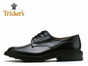 ブランド TRICKER'S / トリッカーズ Tricker'sはハンドメイド及びベンチメイドの最高級紳士靴を製造しています。 1829年に創立され、現在も創立者の子孫が経営する当社は素材と職人技を追及する伝統とエレガントなスタイルで知られています。 Tricker'sの製品は、タウンで、カントリーで常に最高の逸品を要求する目の高いお客様を客層とする世界に名の知れた有名小売店で販売されており、最高級のTricker'sという名声を維持し続けています。また、ロンドンの直営店舗には英国王室チャールズ皇太子御用達の紋章が掲げられ、その品質を証明しています。近年、Tricker'sのカントリーラインという、もともとハンティング等に使用されていたヘビーデューティー仕様のブーツやシューズがファッションとして注目されており、Paul Smith等の別注品も手掛けるなど、ファッション性も高く評価されています。カントリーブーツの人気が先行しているTricker'sですが、もともとはドレスシューズのメーカーで、チャールズ皇太子も同シリーズを履いています。 オーセンティックでスマートな木型を使用しながらも程より足入れ感を持ったこの2つのコレクションは、現在のファッション傾向とマッチした非常に洗練されたドレスシューズとして世界中で高い評価を得ています。 モデル Woodstock ウッドストック 「Woodstock」はプレーントウスタイルのカントリーシューズです。 カジュアルからジャケットスタイルまで幅広いシーンで活躍し、デニムなどとの相性が良いモデルと言えます。 マテリアル レザー ・カーフレザー ウィズ ・5 サイズに関してはコチラをご覧下さいませ。 製法 ・グッドイヤーウエルト製法 ソール ・ダイナイトソール ※英国のダイナイト社の作るラバーソール、通称「ダイナイトソール」を使用。 滑り止めの役目を果たす丸い突起があしらわれたラバー製のソールで実用性と見た目のバランスの良いソールです。レザーソールのようにスマートなのに、雨天時でも気兼ねなくガンガン履ける優れた耐久性が自慢です。 生産国 ・MADE IN ENGLAND / 英国製 TRICKERS トリッカーズの商品一覧はコチラ ご注意 ご購入前に必ずお読み下さい。 トリッカーズ プレーントゥ カントリーブーツ Tricker's ご注意 ※海外輸入品のため、靴箱に破損がある場合もございます。 ※天然皮革を使用していますので、左右で異なる質感や、シワやキズがある場合があります。 これらは不良品ではなく、革製品特有のものとなりますのであらかじめご了承いただくようお願いいたします。 上記内容としてご返品、交換をご希望の場合はお客様事由として対応させて頂きます。 予めご了承ください。 ※こちらの商品はメーカー在庫も含む為、ご注文いただいても売り切れとなっている場合やお取り寄せとなる場合がございます。 必ずご確認ください こちらの商品は弊社在庫およびメーカー流動在庫を含む商品となります。 限りなく最新の在庫状況を反映するよう努めてさせて頂いておりますが、選択肢が〇の場合でも完売、欠品の場合が御座います。 欠品の場合につきましてはメールにてご案内させて頂きました後、弊社にてキャンセル手続きを行わせて頂きますので予めご了承ください。トリッカーズ プレーントゥ カントリーブーツ Tricker's