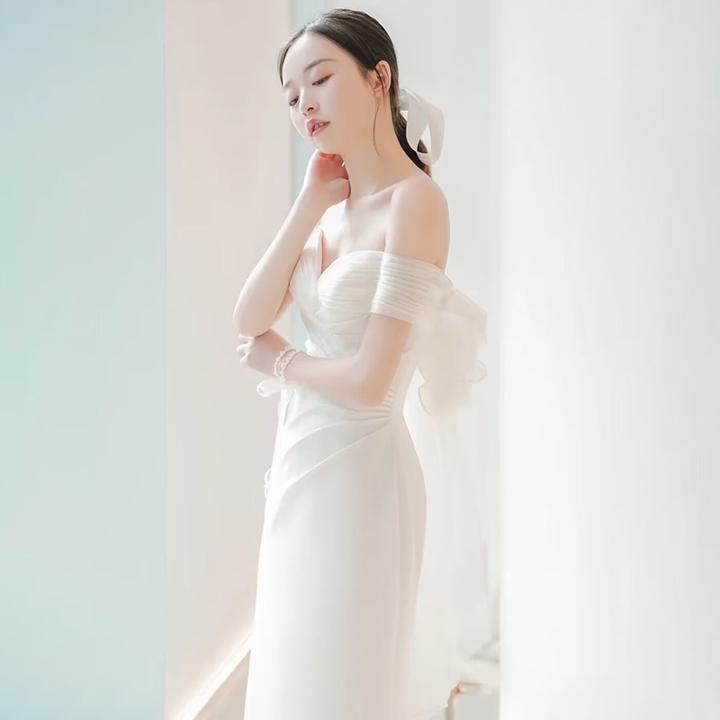 ウェディングドレス【着後レビュー特典】大きなバックリボン ボリューミーなバックモチーフ ハートカット マーメイド 二の腕カバー、脚長見え効果も 可愛さも今っぽさも両方叶う 立体的なウエストデザインによりスッキリ見える 背中見せ オフショルダー