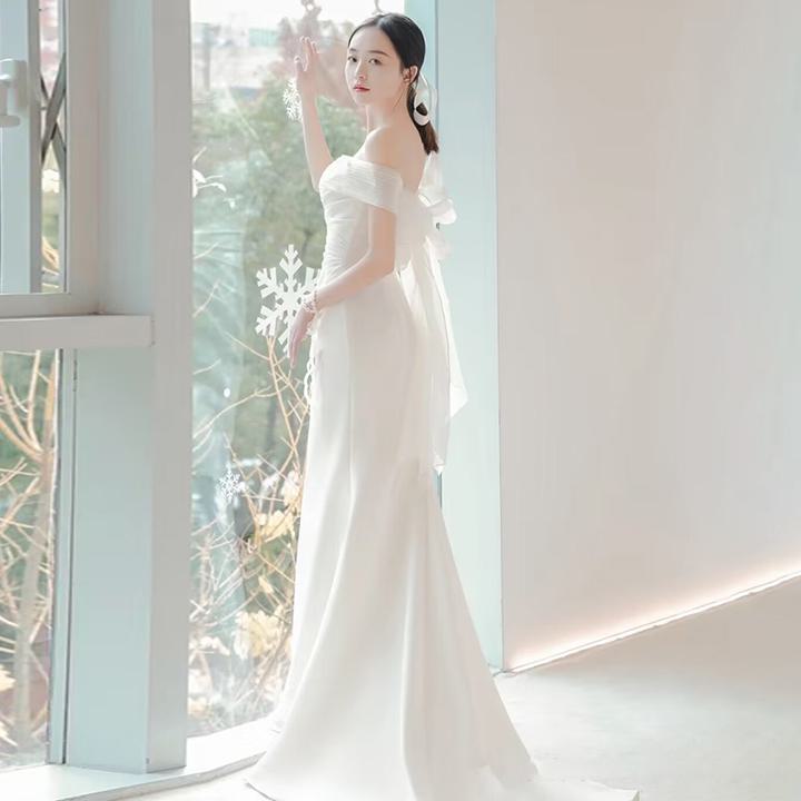 ウェディングドレス【着後レビュー特典】大きなバックリボン ボリューミーなバックモチーフ ハートカット マーメイド 二の腕カバー、脚長見え効果も 可愛さも今っぽさも両方叶う 立体的なウエストデザインによりスッキリ見える 背中見せ オフショルダー