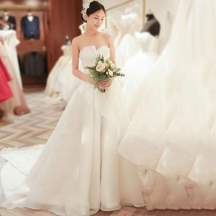 ウェディングドレス ビスチェ ギャザー オフショル Aライン 編み上げ 結婚式ドレス 前撮り 二次会 花嫁 ロングドレス ロング ロング丈 袖なし プリンセス チュール シフォン フリル 透け感 胸元 かわいい 大人可愛い きれいめ 上品