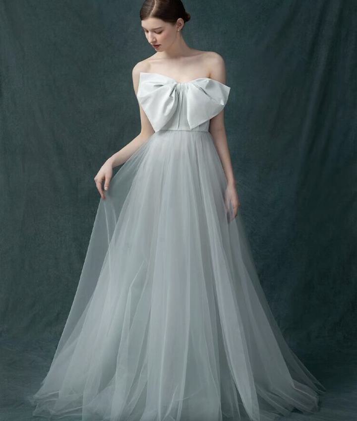 ドレス ウェディングドレス ビックリボン オフショル シルバー ビスチェ シンプル チュール Aライン 前撮り 結婚式ドレス 結婚式のドレス ロング ロング丈 袖なし シフォン リボン ウエストリボン 透け感 シースルー 胸元 かわいい 大人可愛い きれいめ 上品