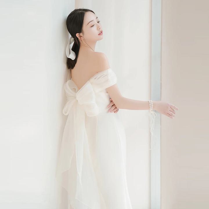 ウェディングドレス オフショル【着後レビュー特典】ボディラインを強調しすぎないマーメイドライン バックリボン 華奢＆フェミニン 着心地が良く軽やかで動きやすいため、開放感のあるリゾートウエディングやロケフォトにもぴったり 細見え スリム ナチュラル