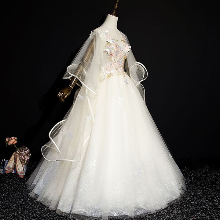 イブニングドレス 蝶【着後レビュー特典】 立体的に進化した「3Dフラワー」 軽やかチュールの個性的な袖やスカートがフォトジェニック 華やかでゴージャスな会場の雰囲気にも合う イメージはスイート＆ロマンチック 動くたびにひらひら舞うシフォンのロングスリーブ