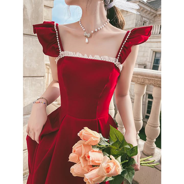 赤い ロングドレス【着後レビュー特典】ナチュラル、甘め パールで縁取った上品ベロアドレス スクエアネック フリル袖 冬 秋 楽に着られてリラックスできそうなドレス ロケフォトにもぴったり 衣装 ウェディングドレス パーティードレス