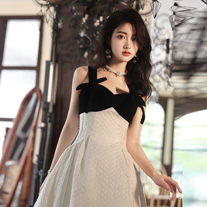 黒×白 バイカラー リボン パーティードレス Aライン【着後レビュー特典】上品でかわいいロマンティックなドレス 肩紐 袖無し ノースリーブ 床付き 衣装 かわいい 可憐 パーティドレス 二次会 ロング ロング丈 かわいい 大人可愛い