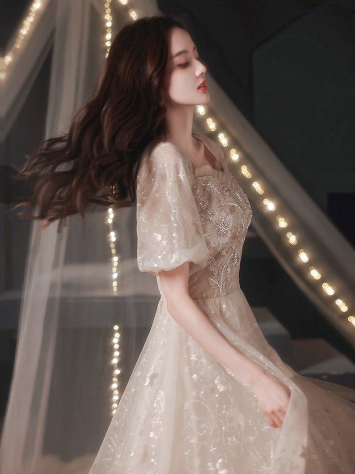 総柄 星 ホワイト【着後レビュー特典】大人かわいく＆上品に カラードレス 金 スタイリッシュ イメージはスイート＆ロマンチック 立体的に進化した「3Dフラワー」 パフスリーブ ミモレ丈 ガーリー かわいい 柄 脚見せ レストランウエディング カジュアル