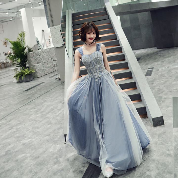 ブルーグレー パーティードレス【着後レビュー特典】選べるデザイン 少人数婚やフォトウエディングで人気 楽に着られてリラックスできそうなドレス 着心地が良く軽やかで動きやすいため、ロケフォトにもぴったり 露出を抑えながら美しく演出 リボン 袖 半袖 ウエストマーク
