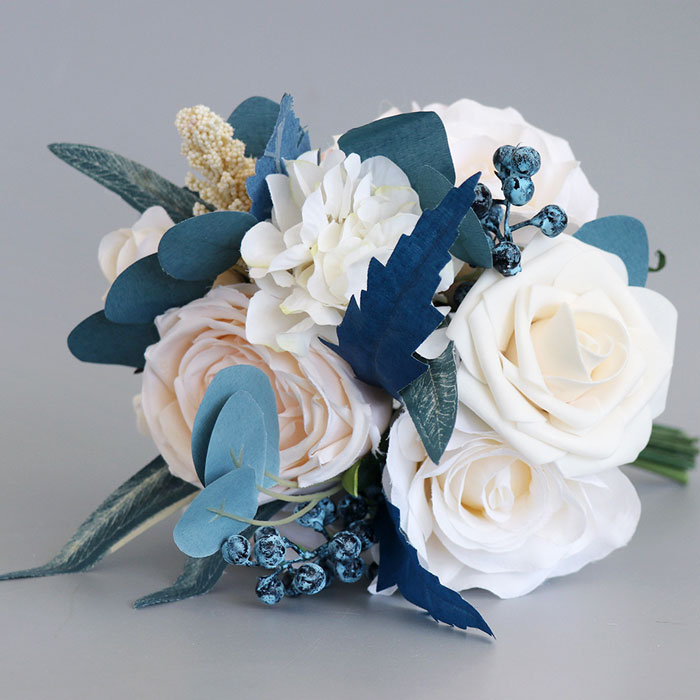 白バラ クラッチブーケ ブルーグリーンと白 ウェディングブーケ 単体 ブートニアセット可能 新婦 同時購入で割引 ナチュラルミニクラッチ 手持ち花 お揃い 結婚...