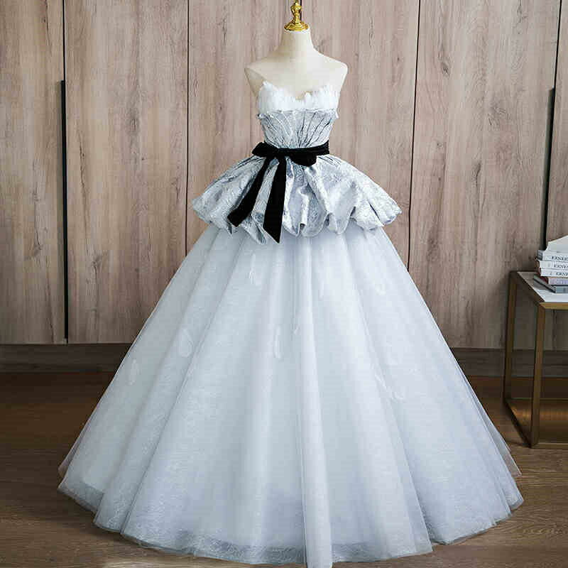 カラードレス ロングドレス パーティードレス 水色 華やか ビスチェ 羽根 フェザー ベアトップ リボン オーバースカート ウェディングドレス ウエディングドレス 結婚式 二次会 花嫁 前撮り 演奏会 発表会 カクテルドレス 披露宴 フォーマルドレス コンサート【cd-0834】