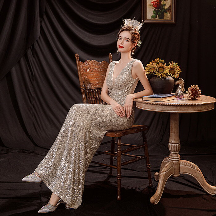 キラキラ輝く生地が美しいVネックマーメイドラインドレスス ゴールド インポート ワンピース ウェディング ドレス XS S XL XXL XXXL 披露宴 刺繍