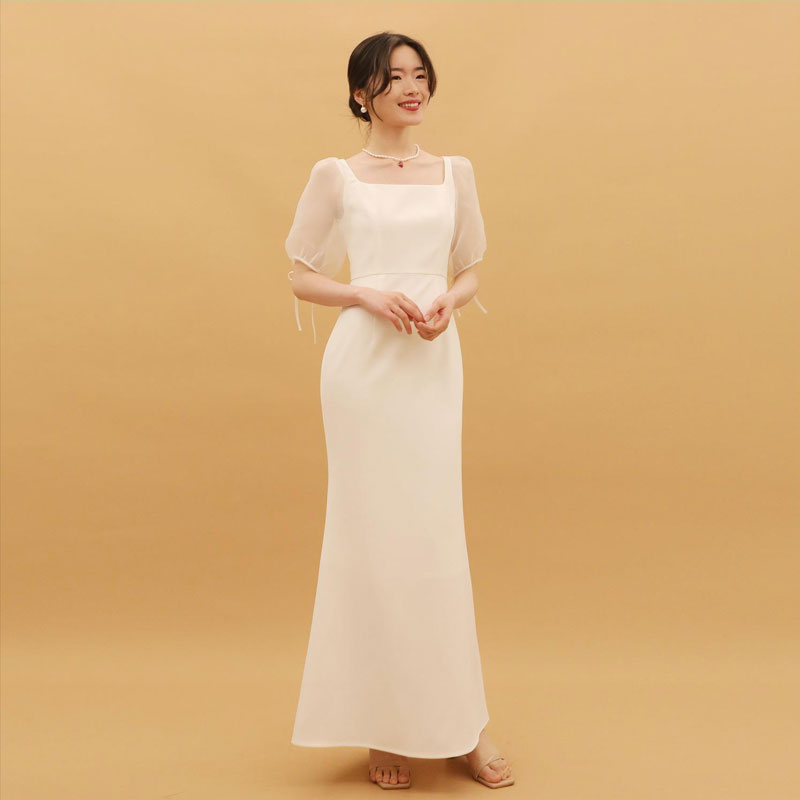 ウェディングドレス シンプル 半袖 サラリと着こなす「自然体ドレス」少人数婚やフォトウエディングで人気【着後レビュー特典】スクエアネック シンプル 袖有 パフスリーブ スレンダードレス 白ワンピース ホワイト インポート