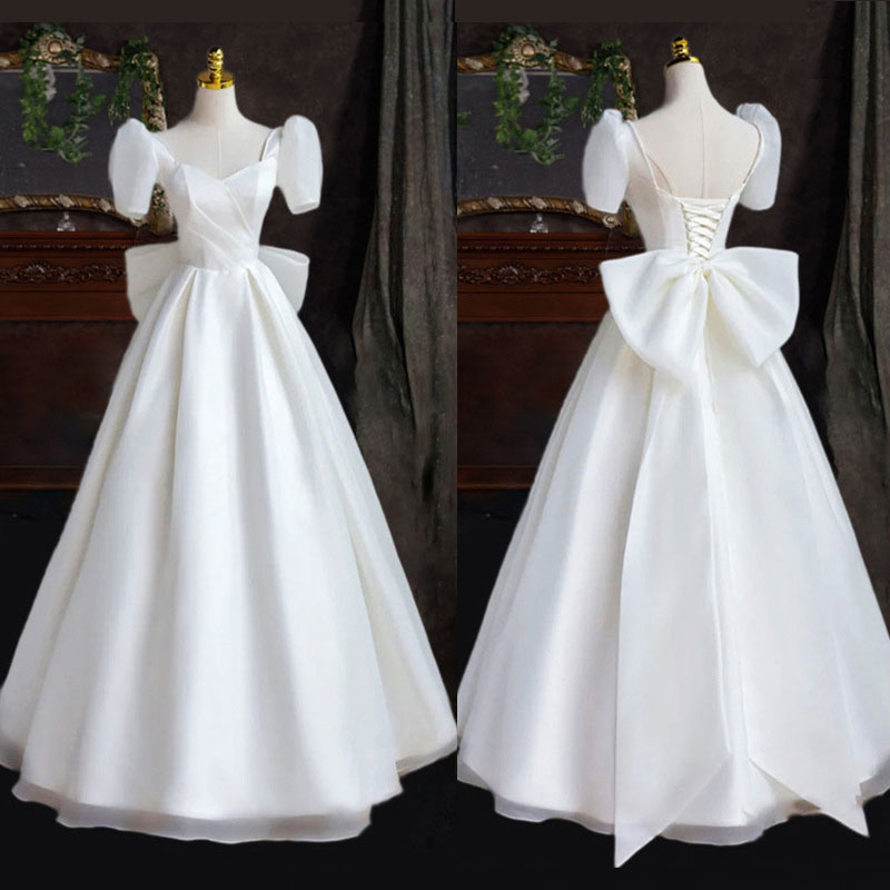 前撮りドレス リボン かわいい パフスリーブ ウエディングドレス 白ワンピース【着後レビュー特典】とびきりかわいい 大胆なバックビッグリボンのカジュアルウェディングドレス 半袖 カシュクール Aライン ハイウエスト 編上げ 結婚式 花嫁 持ち込みドレス シンプル 可愛い