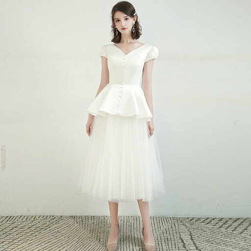 少人数婚やフォトウエディングで人気【着後レビュー特典】連なったくるみボタンがクラシカル 可愛く上品な ミニドレス ミモレ丈 ペプラム パフスリーブ Vネック ヒラヒラ揺れる軽やかなスカートがフォトジェニック キュート かわいい ウェディングドレス 少人数婚やフォトウエディングで人気【着後レビュー特典】連なったくるみボタンがクラシカル 可愛く上品な ミニドレス ミモレ丈 ペプラム パフスリーブ Vネック ヒラヒラ揺れる軽やかなスカートがフォトジェニック キュート かわいい ウェディングドレス