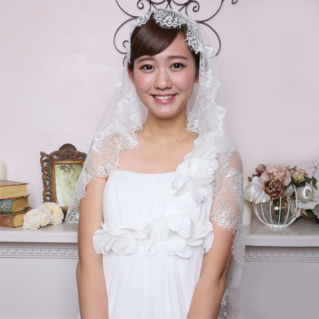 マリアベールミドル丈 レース縁取り 豪華 ウエディング エレガント 花レース 結婚式マリアベール サイズ【ミドル丈】長さ：150cm 幅：130cm