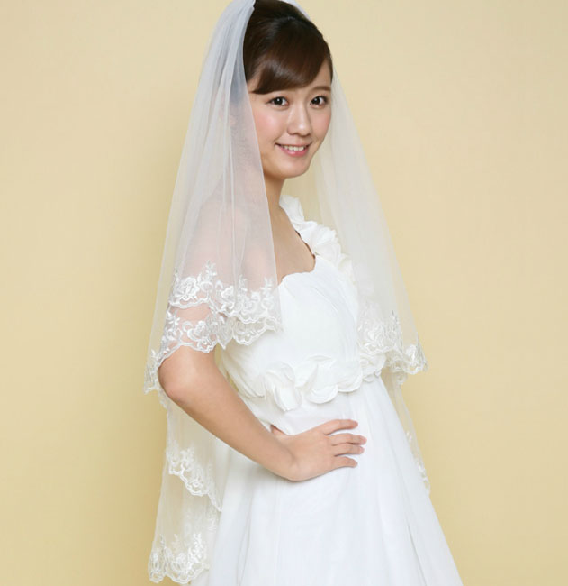 華やか 刺繍レース ウェディングベール ヴェール Veil ウエディングベール ウエディング ショートベール エレガントなお花モチーフ 柔らかなチュールしっかり留まる金属製コーム付きサイズ:【ヒップ丈】65cm×100cm 選べる6サイズ 選べる100種類以上 F009-A2