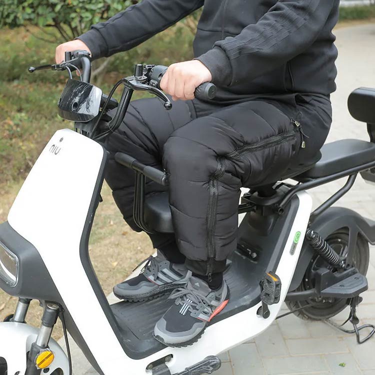 バイク 防寒 中綿 自転車 自転車 レッグウォーマー 裏起毛 履く毛布 暖かい 軽量 足カバー 足 キルティング 厚手 防水 撥水 アウトドア レッグカバー 電動スクーター 防寒足カバー スポーツ観戦 室内履き 寝冷対策 防風 冬用 自転車防寒グッズ