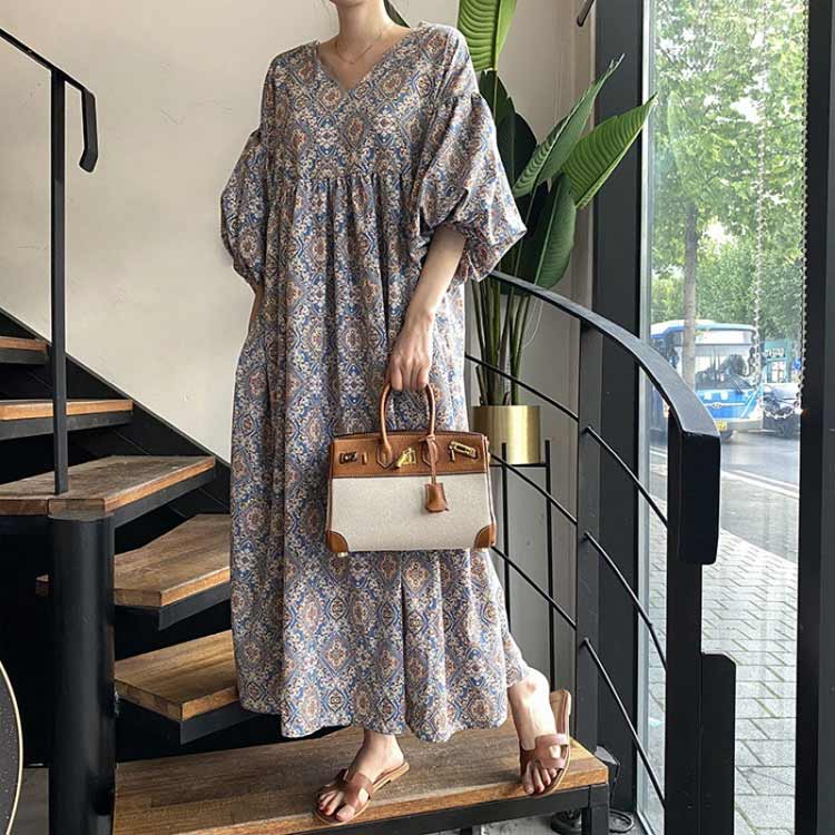 レディース　ファッション　コーデ　春　夏　秋 MIUCO フレンチ ティーブレイク 花柄 ワンピース Vネック フライング スリーブ ハイウエスト 大きめ 裾 エレガント