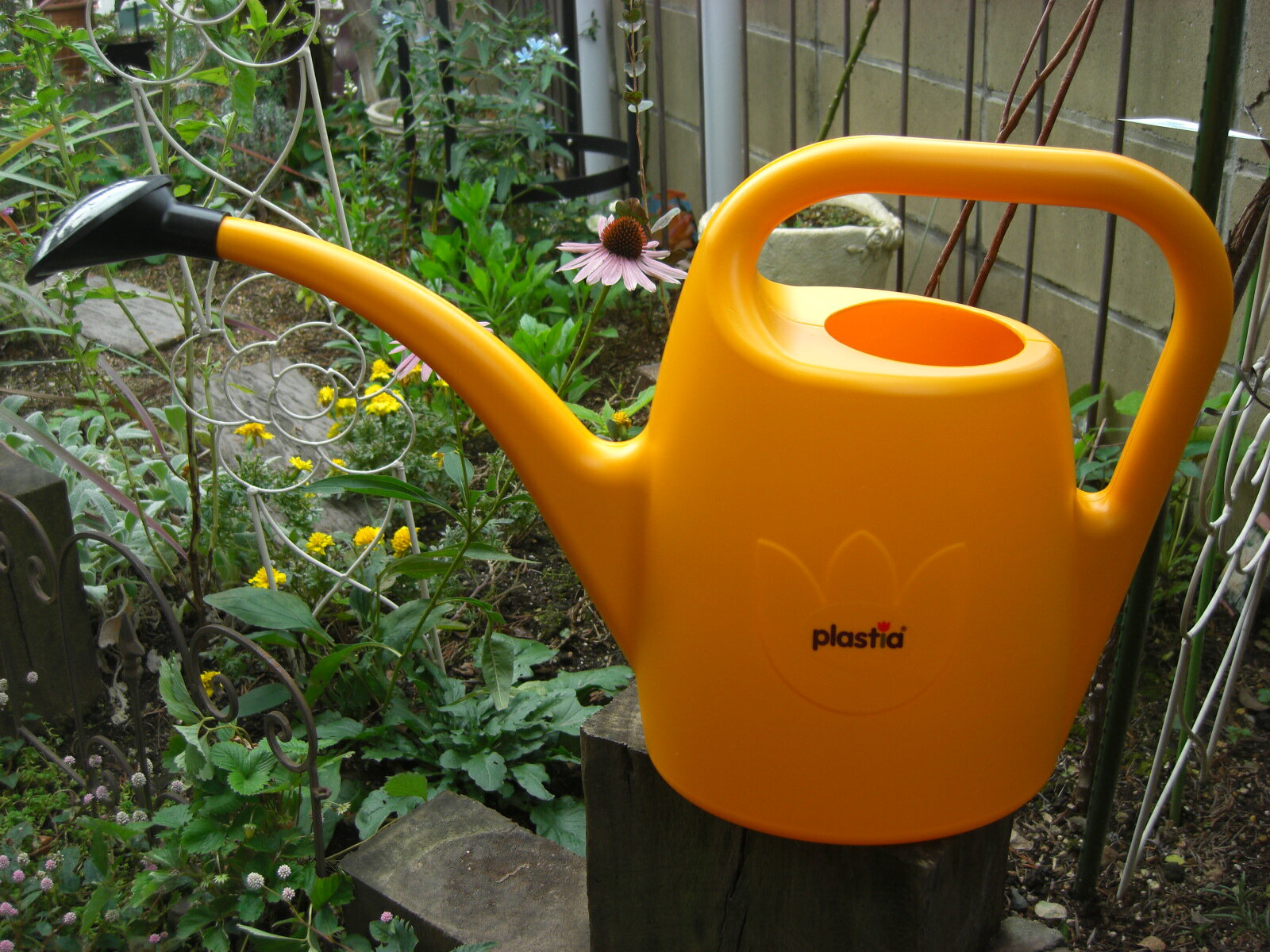ガーデデニンググッズ　ジョーロ　プラスティア　オレンジイエロー　4L【地域限定送料無料】ガーデン雑貨　かわいい　プラスティック