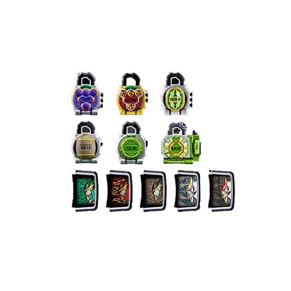 バンダイ(BANDAI) COMPLETE SELECTION MODIFICATION CSMロックシード 呉島セットブランドBandai Namco色モデルBAN58610商品説明【商品概要】各ロックシード…LR44×3（付属）※セットされている電池はテスト用です。【商品説明】大人のための変身ベルト「COMPLETE SELECTION MODIFICATION」シリーズの最新作として、2013年から2014年にかけて放送された「仮面ライダー鎧武」に登場するアイテムをCSM化する「CSMプロジェクト・アーク」第5弾として、「CSMロックシード 呉島セット」が登場です。 セット内容は、「仮面ライダー鎧武」に登場する「ユグドラシル・コーポレーション」の一員であり「プロジェクト・アーク」の責任者である呉島貴虎（演：久保田悠来）と、貴虎の弟であり主人公・葛葉紘汰とともに「チーム鎧武」の一員である呉島光実（演：高杉真宙）が使用するロックシードとフェイスプレートが付属します。 また本商品には初の商品化となる、2019年に公演された「舞台『仮面ライダー斬月』-鎧武外伝-」に登場したシン・カチドキロックシードが付属。「仮面ライダー斬月 カチドキアームズ」への変身遊びが楽しめます。 前作同様、各ロックシード・フェイスプレートはプロップに合わせて造型を一新。ロックシードとフェイスプレートを別売りの「CSM戦極ドライバー」にセットすると、固有の音声が多数発動します。 ロックシードに収録される音声内容も一新され、「アームズ落下音」「アームズ展開音」「変身解除音」などを追加。さらに「現世モード」「ヘルヘイムモード」「ジンバー短縮モード」「インベスゲームモード」等の複数のモードを搭載し、モード切替えによって発動する音声が変化します。 ※1.本商品に付属するロックシードは、当時のDXロックシードシリーズと同じ規格で作られておりますが、「変身ベルト　DX戦極ドライバー」、「変身ベルトDXゲネシスドライバー」に装着した場合の動作はしておりません。予めご了承ください。 ※2.本商品に付属するフェイスプレートは、「変身ベルト　DX戦極ドライバー」には装着することができません。予めご了承ください。【商品詳細】ブランド：Bandai Namco商品種別：ベルト・なりきりアイテム商品名：バンダイ(BANDAI) COMPLETE SELECTION MODIFICATION CSMロックシード 呉島セット製造元：バンダイ商品番号：BAN58610【当店からの連絡】