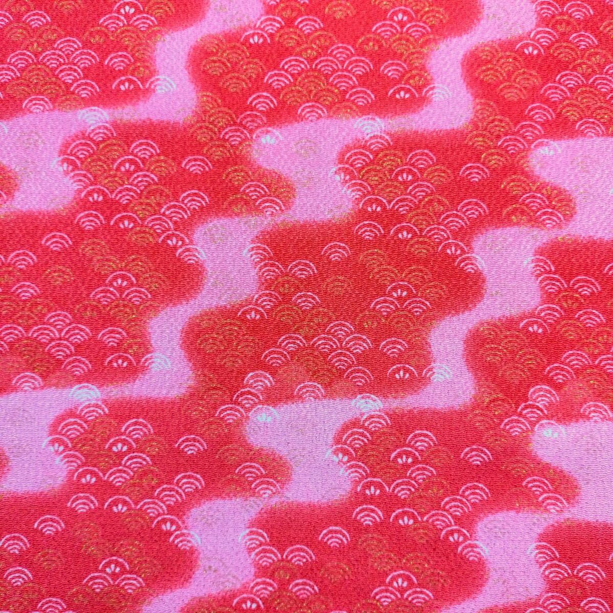 ちりめん 生地 友禅 金彩 変わり青海波 赤 011-639 10cm 髪飾りやつまみ細工に 二越 レーヨン 縮緬 和風 はぎれ