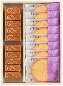 鎌倉紅谷 クルミっ子10個、あじさい8枚 詰合せのサムネイル