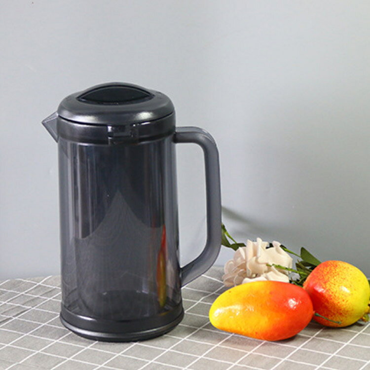 株式会社FAMオンラインショップの大容量 1.7L 広口 冷茶 結露しにくい 業務用 ドリンクピッチャー 水差し 冷水筒 ウォーターピッチャー 麦茶ポット 冷水ポット 麦茶 洗いやすい ピッチャー 水出し 保冷 二層構造 紅茶 ポット プラスチック 樹脂製 ポリカーボネート 食洗機非対応｜アングル2