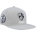 エントリーでポイント 5倍【公式グッズ】NBA ネッツ スナップバック キャップ Mitchell & Ness ミッチェル&ネス メンズ グレイ (NBA MNC Current Essentials Side 2.0 Snapback)(4)